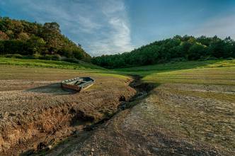 Thumbnail: , Boot bei Niedrigwasser, Edersee, Nordhessen | (c) Carsten Simon